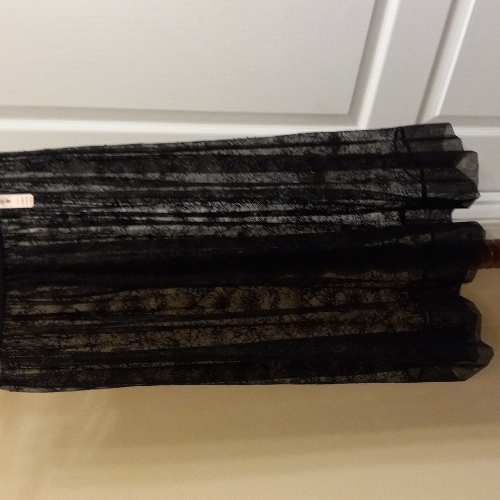 I am selling my never worn Victoria Secret skirt.